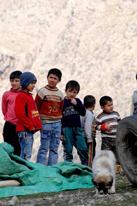 Operasyon bölgesinde bir Kürt köyü - Resim 9
