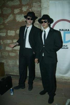 Üniversitede türbanlı kıyafet balosu