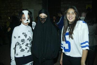 Üniversitede türbanlı kıyafet balosu