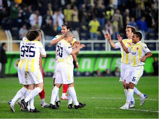 Fenerbahçe V. Manisaspor maçı - Resim 15