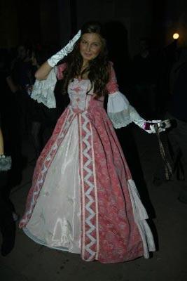 Üniversitede türbanlı kıyafet balosu