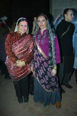 Üniversitede türbanlı kıyafet balosu