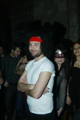 Üniversitede türbanlı kıyafet balosu