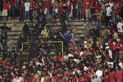 Kolombiya'da olaylı derbi - Resim 3