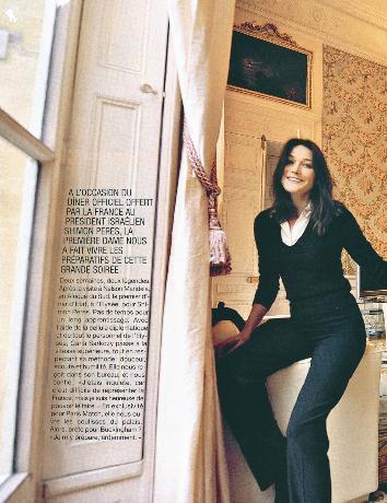 Sarkozy'nin eşi Carla Bruni  - Resim 1