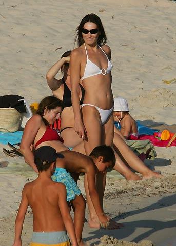 Sarkozy'nin eşi Carla Bruni  - Resim 5