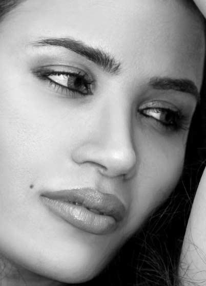 İlk müslüman bond kızı adayı ZARA ADAMS - Resim 1