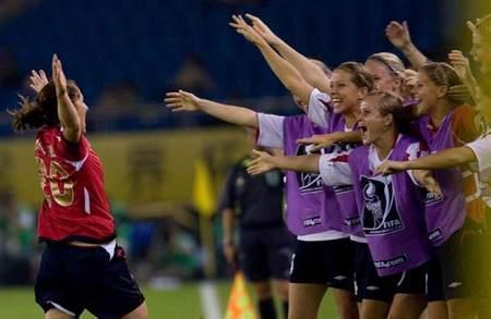 Futbolun renkli simaları bayanlar - Resim 26