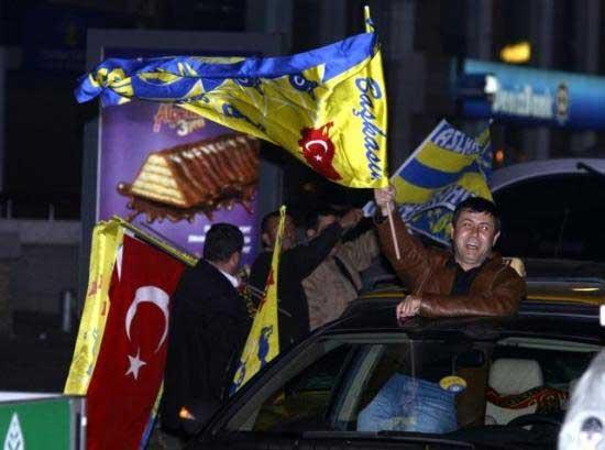 Taraftarlar sokağa döküldü - Resim 12