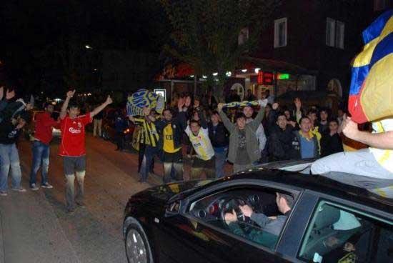 Taraftarlar sokağa döküldü - Resim 11