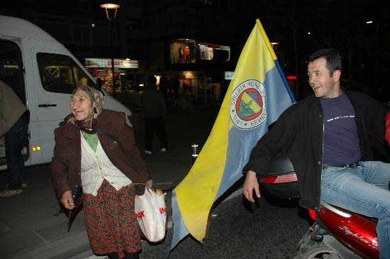 Taraftarlar sokağa döküldü - Resim 23
