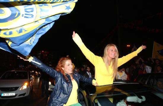 Taraftarlar sokağa döküldü - Resim 13