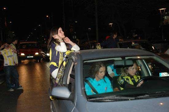 Taraftarlar sokağa döküldü - Resim 24