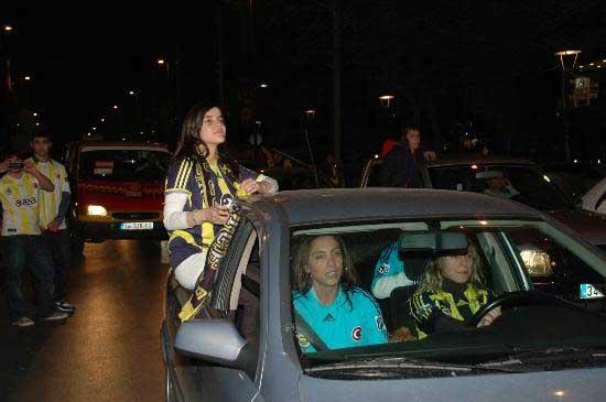 Taraftarlar sokağa döküldü - Resim 17