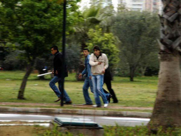 Üniversitede taşlı sopalı kavga - Resim 3