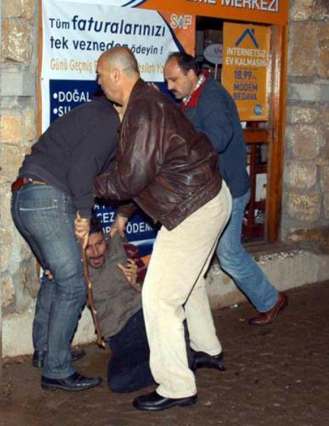 Üniversitede taşlı sopalı kavga - Resim 2