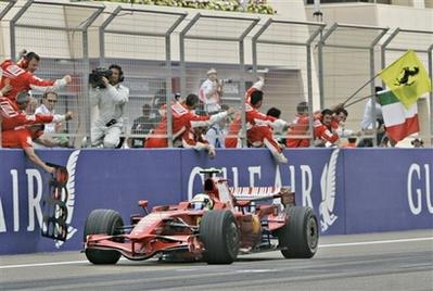 Ferrari duble yaptı - Resim 14
