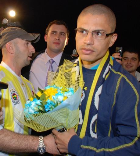 Fenerbahçe'yi 100 kişi karşıladı - Resim 3