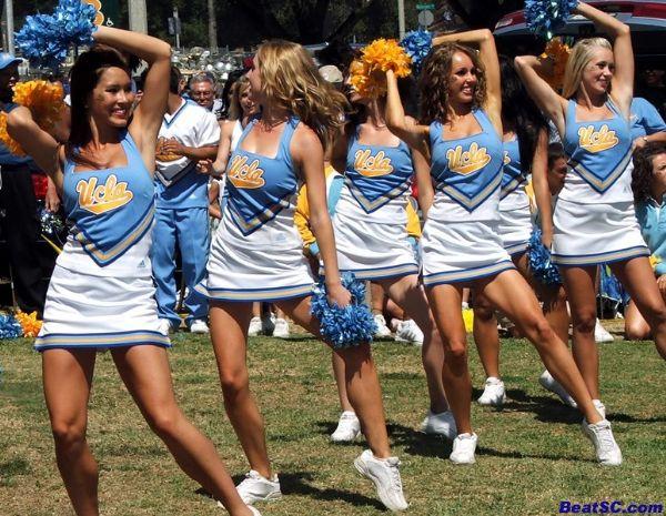 UCLA'nın seksi ponpon kızları