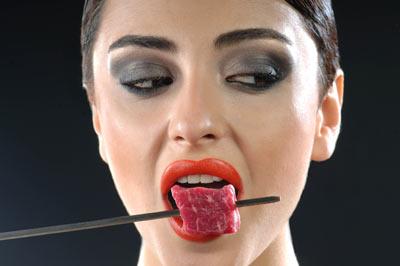 Özge Ulusoy hatır için çiğ et yedi