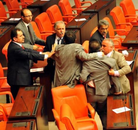 Kamer Genç LİNÇTEN KURTULDU - Resim 4