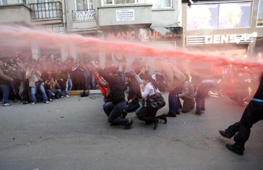 İstanbul'da 1 MAYIS olayları - Resim 26