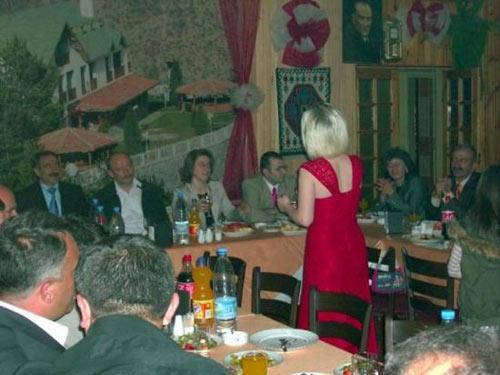 AKP'nin içkili eğlencesi