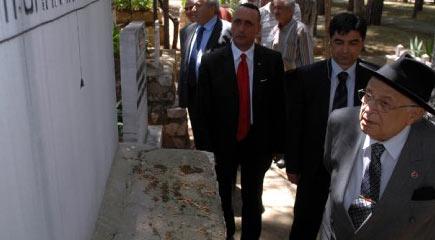 Demirel mezar yerini gezdi - Resim 5