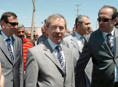 Şener'e görkemli karşılama