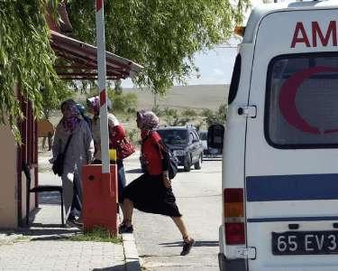 Okul kapısında sinir krizi - Resim 1