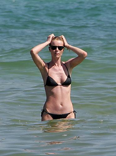 Eva Herzigova hala dipdiri