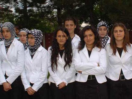 Vali'yi korkutan türbanlı kızlar - Resim 4