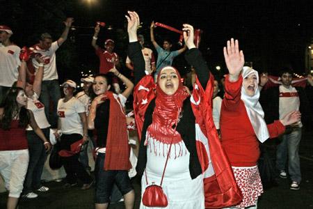 Tüm yurt KIRMIZI BEYAZ - Resim 37