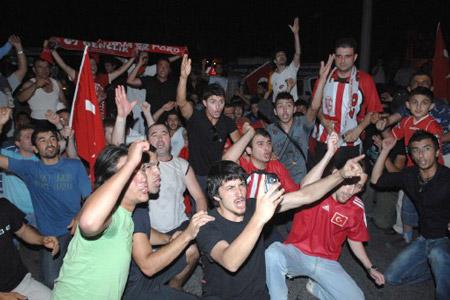 Tüm yurt KIRMIZI BEYAZ - Resim 4