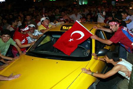 Tüm yurt KIRMIZI BEYAZ - Resim 24