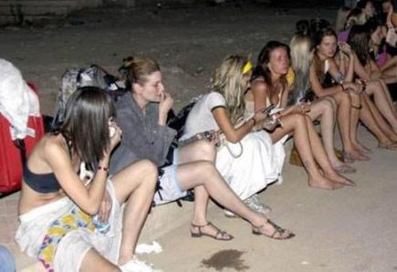 Güzeller az daha yanıyordu - Resim 19