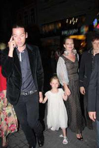 Kate Moss'un Taksim eğlencesi - Resim 18