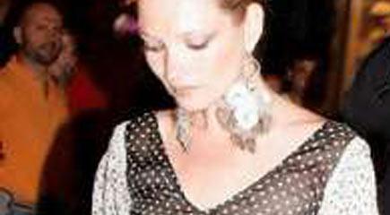 Kate Moss'un Taksim eğlencesi - Resim 17