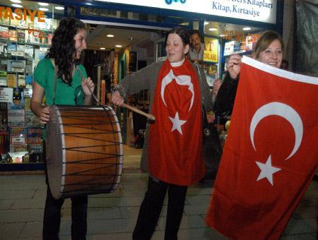 Türklerin YARI FİNAL SEVİNCİ - Resim 25