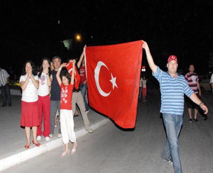 Türklerin YARI FİNAL SEVİNCİ - Resim 15