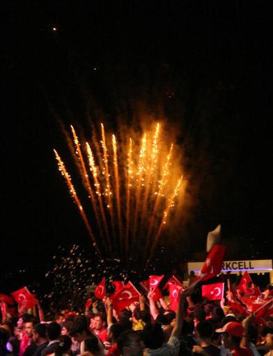 Türklerin YARI FİNAL SEVİNCİ - Resim 17