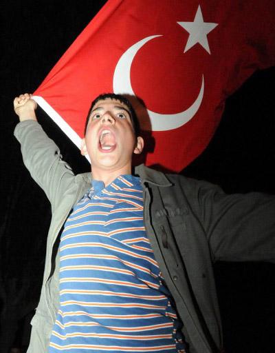 Türklerin YARI FİNAL SEVİNCİ - Resim 1
