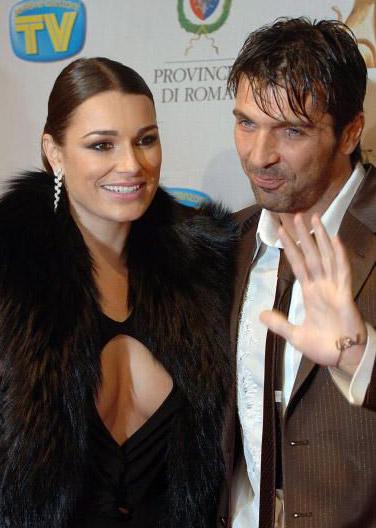 Buffon'un eşi göçmen çıktı - Resim 14