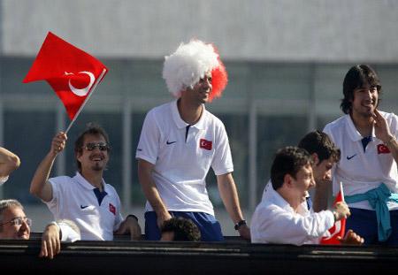 Şampiyon gibi karşılandılar - Resim 8