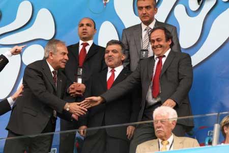 Millileri Gül teselli etti - Resim 8