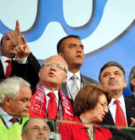 Millileri Gül teselli etti - Resim 1