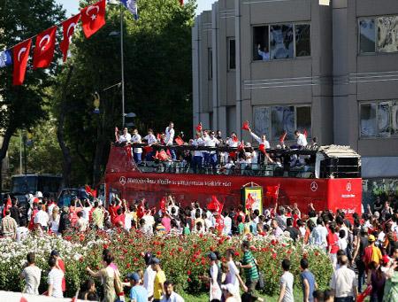 Şampiyon gibi karşılandılar - Resim 5
