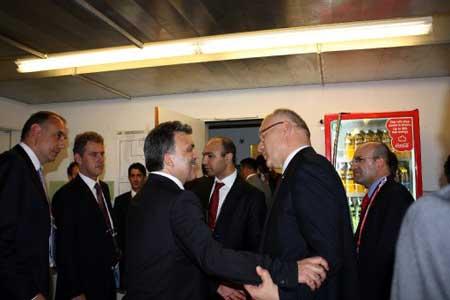 Millileri Gül teselli etti - Resim 9