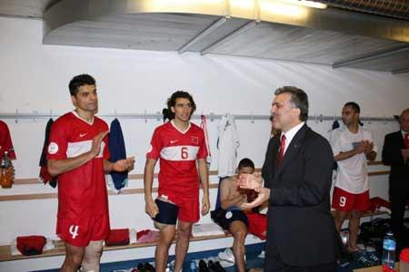 Millileri Gül teselli etti - Resim 3