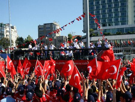 Şampiyon gibi karşılandılar - Resim 9